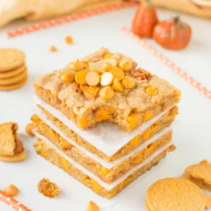 Soft and buttery, these Pumpkin Oreo Blondies get a double dose of pumpkin with pumpkin spice Oreos and pumpkin spice chips!