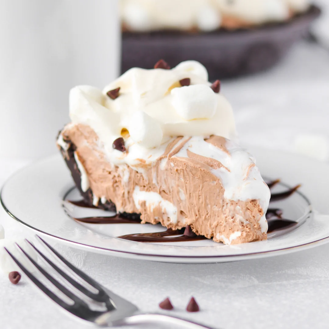 The fluffiest hot chocolate cream filling, pockets of marshmallow fluff, and loads of whipped cream in a chocolate cookie crumb crust!