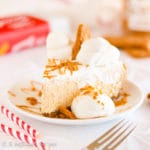 Smooth and velvety cookie butter cream filling in a buttery Biscoff cookie crust!