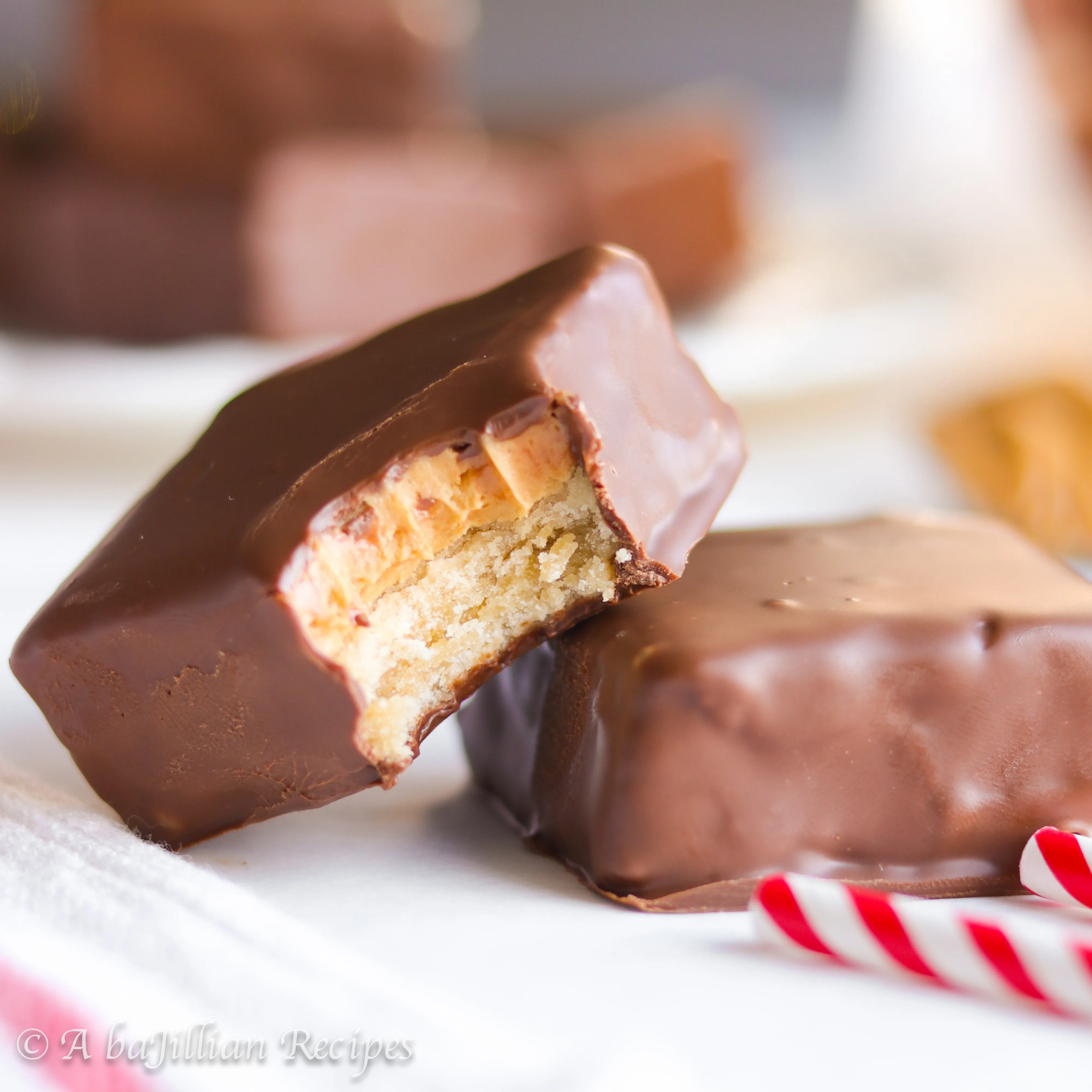 A buttery shortbread cookie topped with creamy peanut butter filling and dipped in rich milk chocolate! A homemade version of a delicious Girl Scout cookie classic!