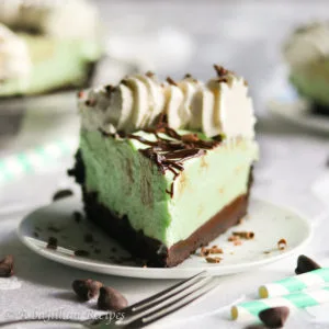 A chocolatey cookie crust lined with rich chocolate ganache and filled with fluffy mint cream filling! 